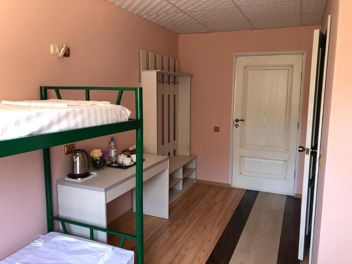 Hostel Mandarin アクタウ エクステリア 写真